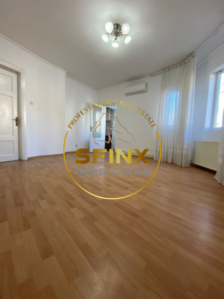 Apartament in vila  2 camere  zona Decebal