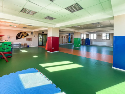 De inchiriat spatiu multifunctional jumatate cladire Pipera
