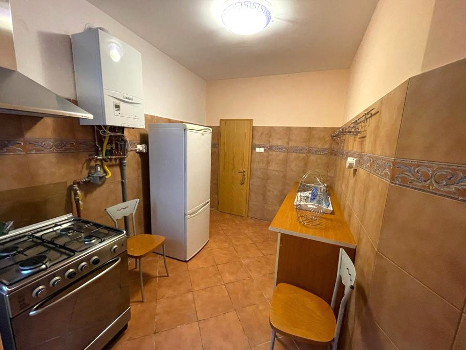 3 camere apartament in vila Piata Romana