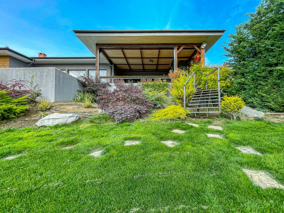 Casa pe malul lacului Scrovistea + piscina