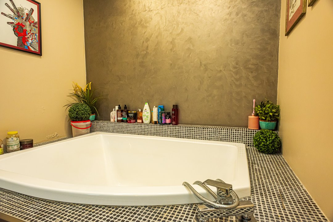 Casa pe malul lacului Scrovistea + piscina