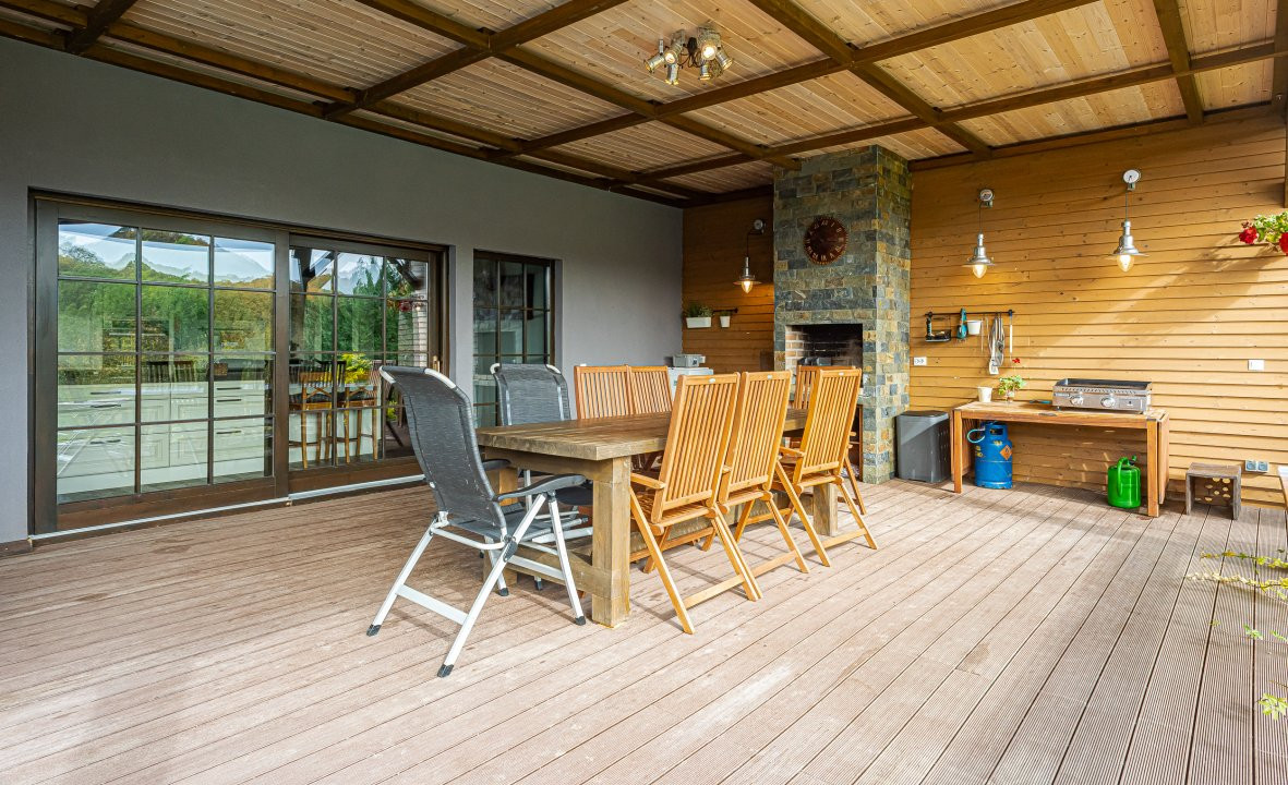 Casa pe malul lacului Scrovistea + piscina