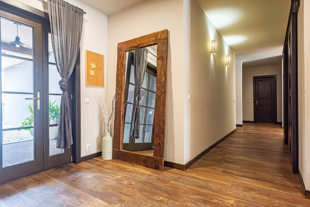 Casa pe malul lacului Scrovistea + piscina