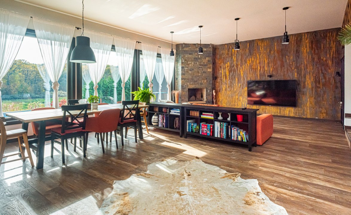 Vila cu piscina pe malul lacului Scrovistea 