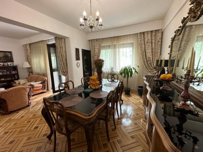 De Vanzare Apartament 3 Camere Armeneasca