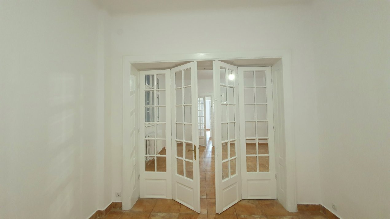 Vânzare spațiu comercial in vila Piata Romana