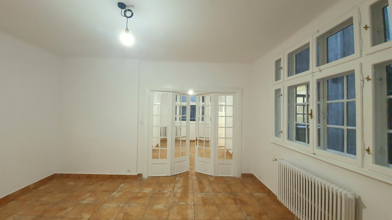 Vânzare spațiu comercial in vila Piata Romana