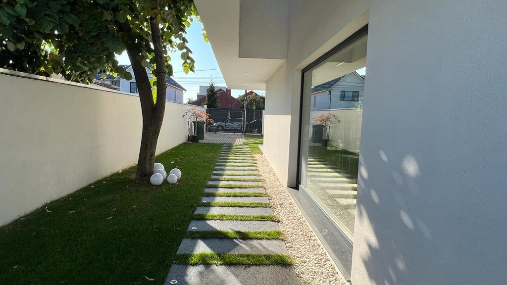 Vânzare casă stil mediteranean cu Grădină Japoneză Pipera