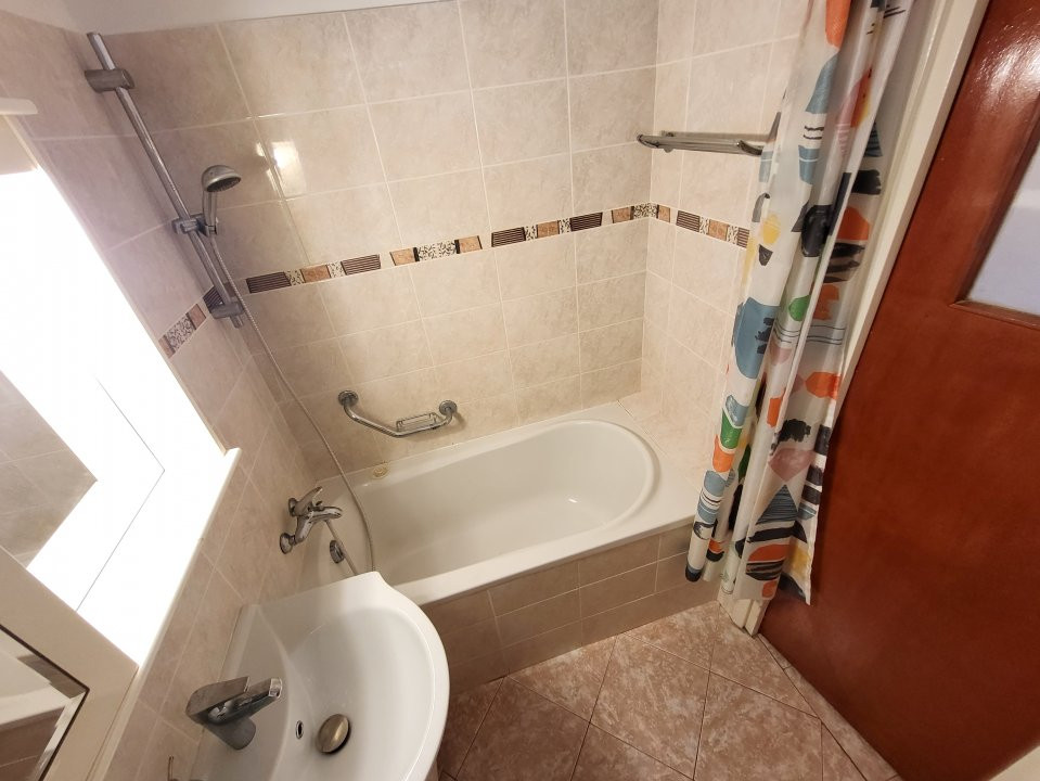 De vanzare - Apartament 2 camere - 700m metrou 1 decembrie