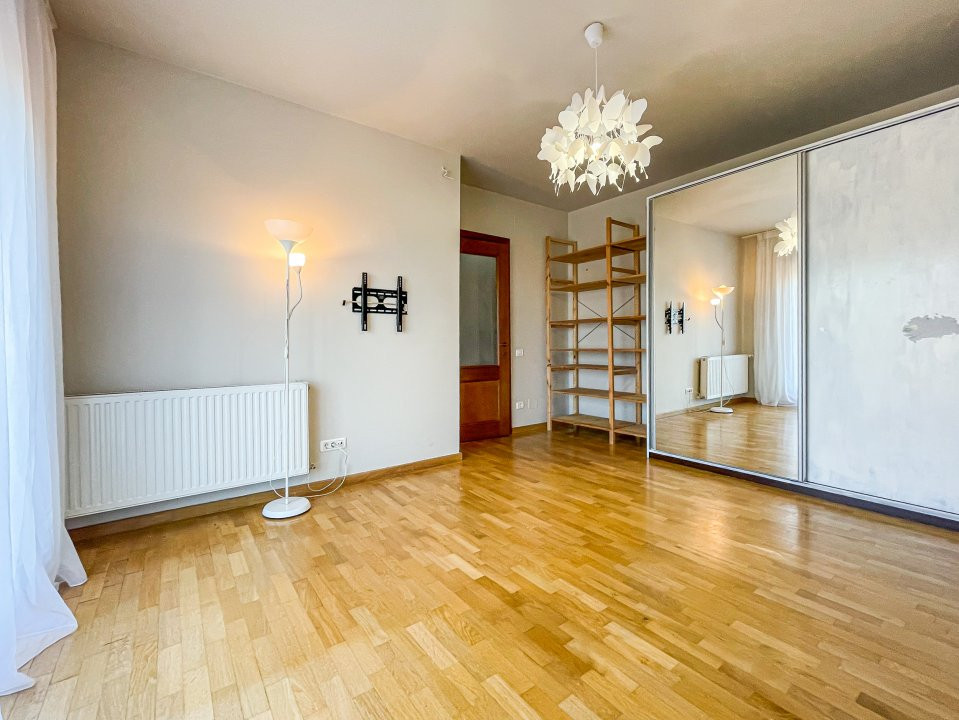 De inchiriat apartament 3 camere cu terasa mare Sisesti