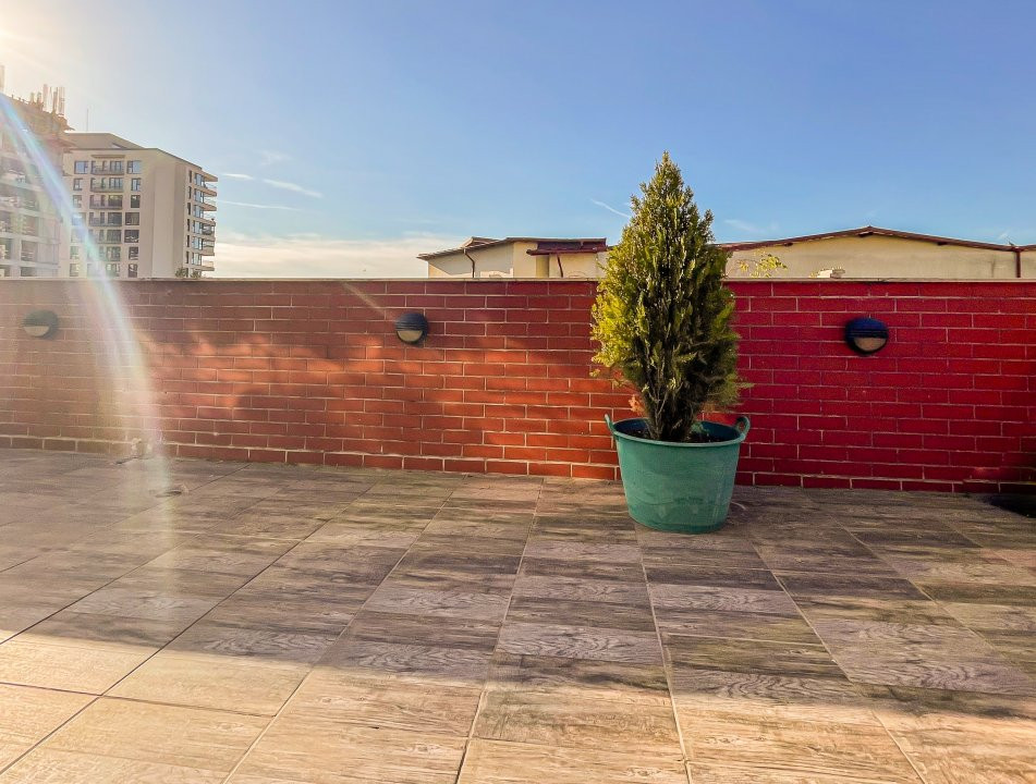 De inchiriat apartament 3 camere cu terasa mare Sisesti