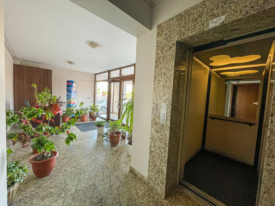 De inchiriat apartament 3 camere cu terasa mare Sisesti