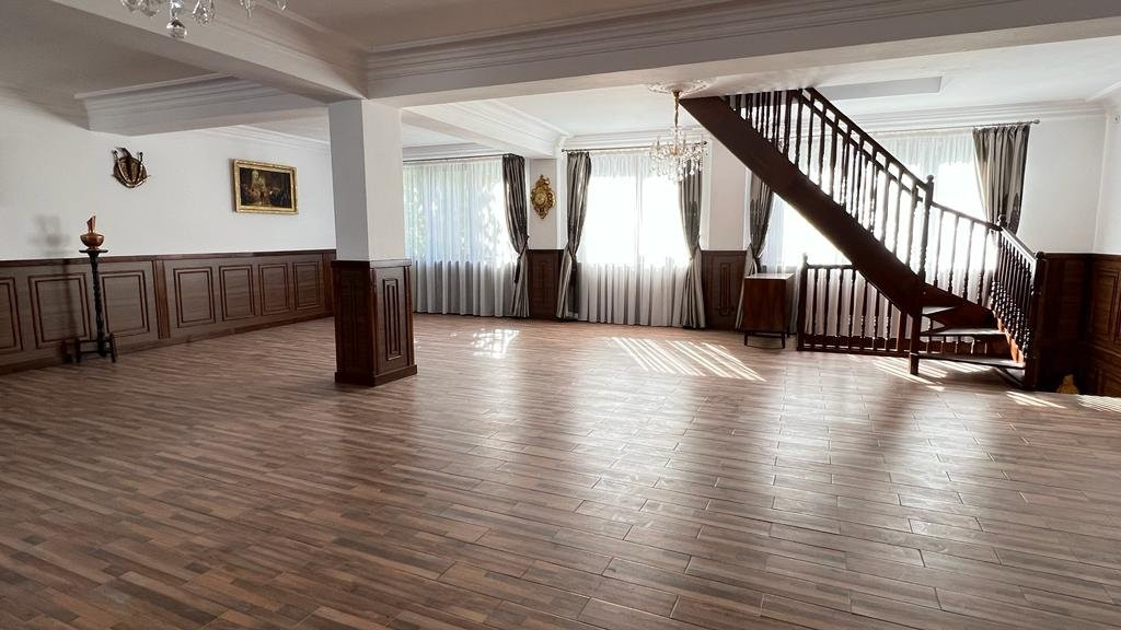Spațiu Comercial Ideal pentru Restaurant 2 Nivele și Terasa