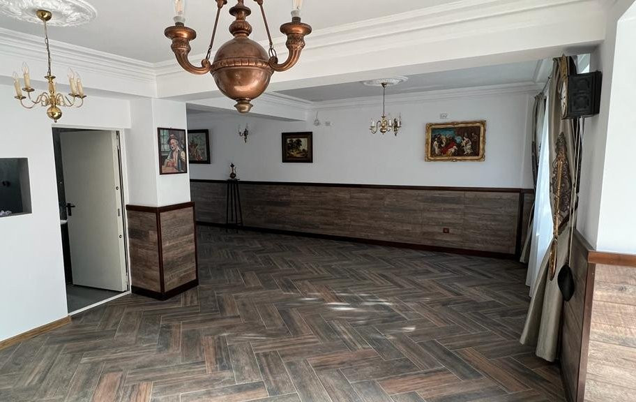 Spațiu Comercial Ideal pentru Restaurant 2 Nivele și Terasa
