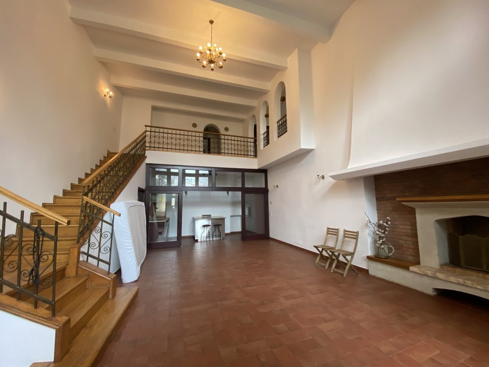  Duplex P+1, curte exclusiva ,de inchiriat in Pta Romana 