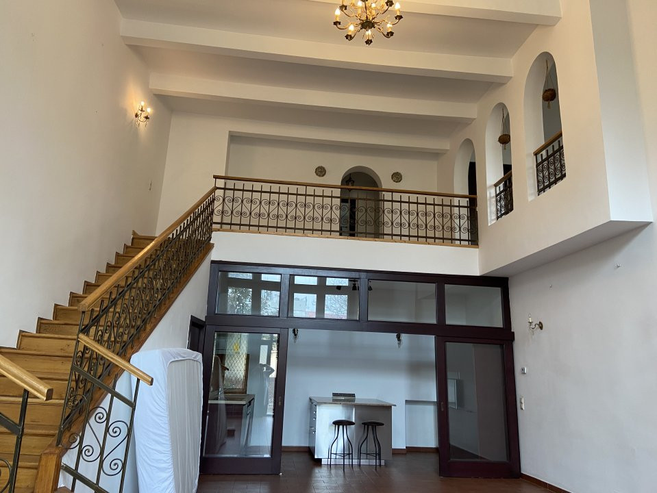  Duplex P+1, curte exclusiva ,de inchiriat in Pta Romana 