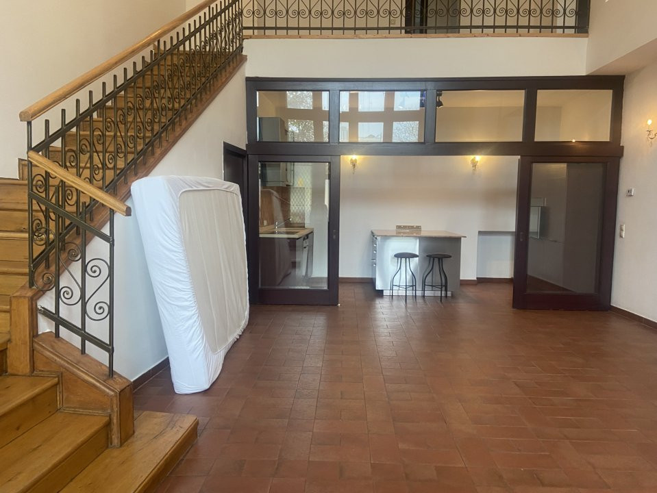  Duplex P+1, curte exclusiva ,de inchiriat in Pta Romana 