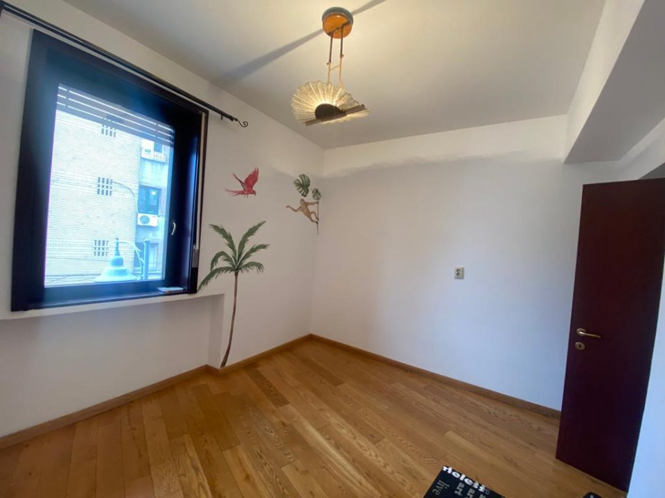  Duplex P+1, curte exclusiva ,de inchiriat in Pta Romana 