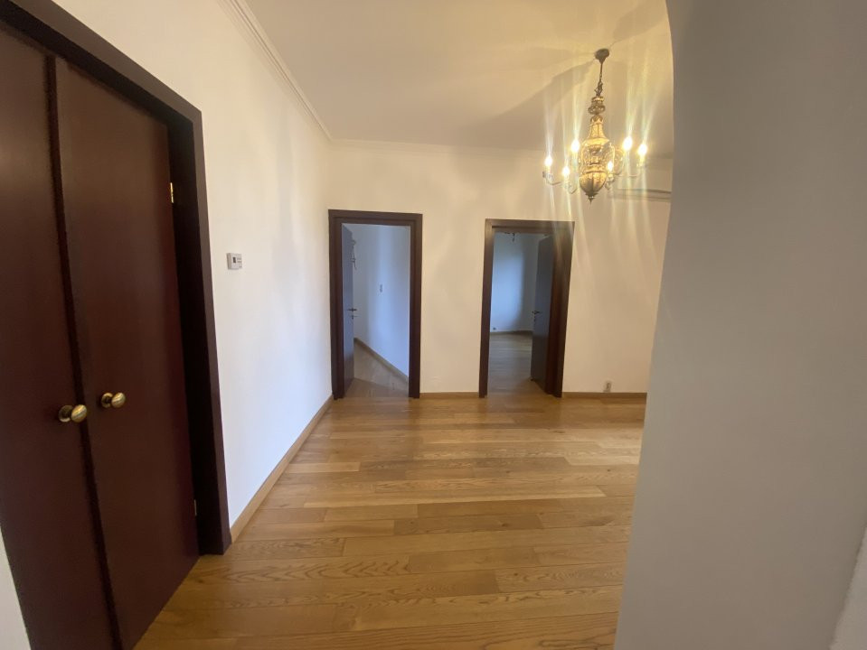  Duplex P+1, curte exclusiva ,de inchiriat in Pta Romana 