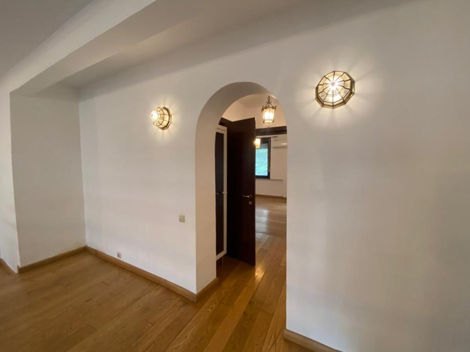 Duplex P+1, curte exclusiva ,de inchiriat in Pta Romana 