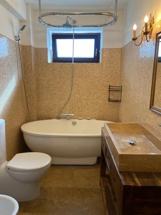  Duplex P+1, curte exclusiva ,de inchiriat in Pta Romana 