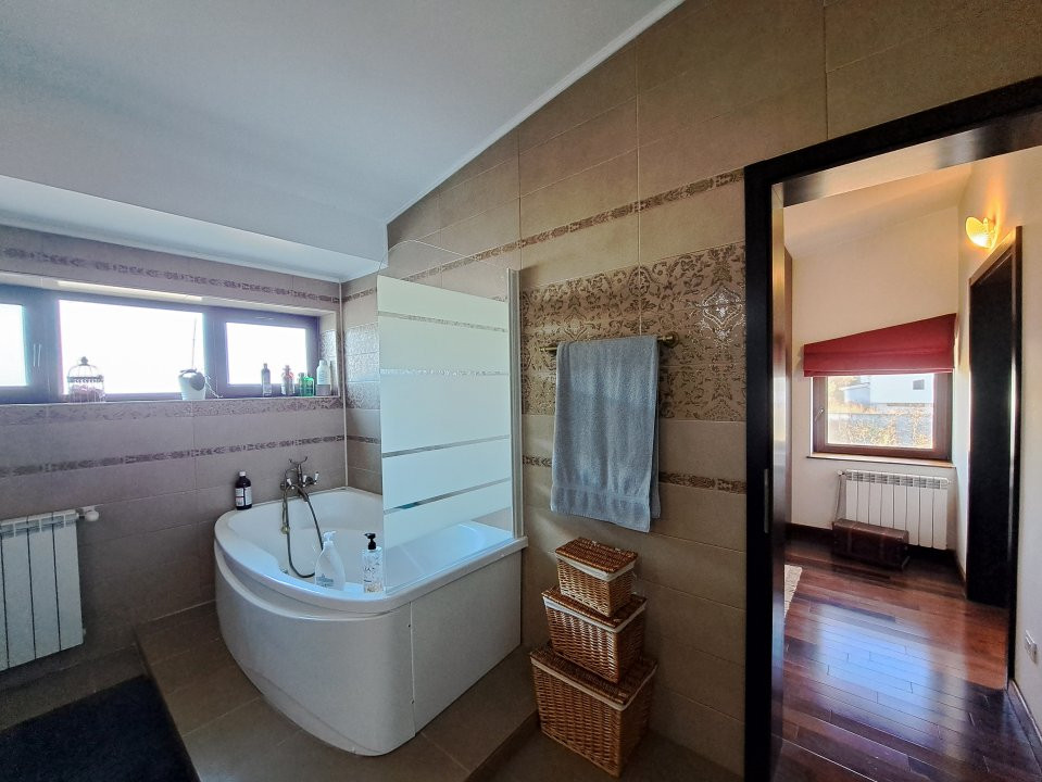 Casa exclusivista cu piscina