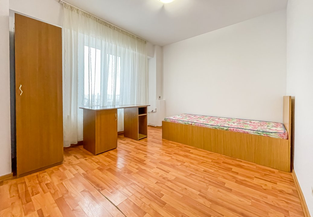 De inchiriat - 3 camere Calea Calarasilor