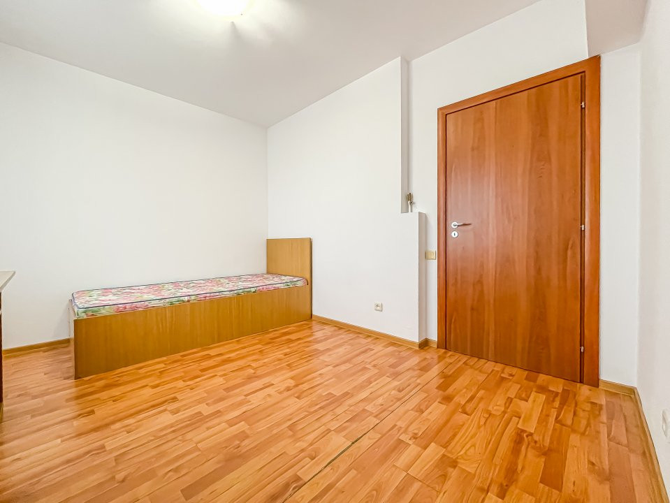 De inchiriat - 3 camere Calea Calarasilor