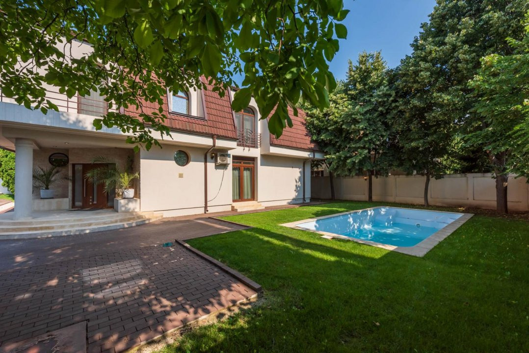 Near the forest, 5 bedroom individual villa with garden and pool  Iancu Nicolae