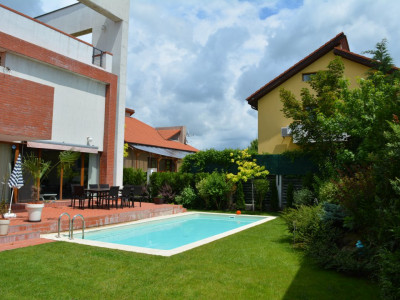 Near the forest, Iancu Nicolae 6 bedroom individual villa with pool and garage