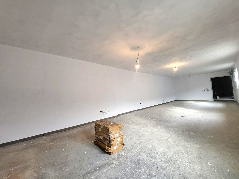 De inchiriat Spatiu comercial 310mp + 155mp curte - Giulesti