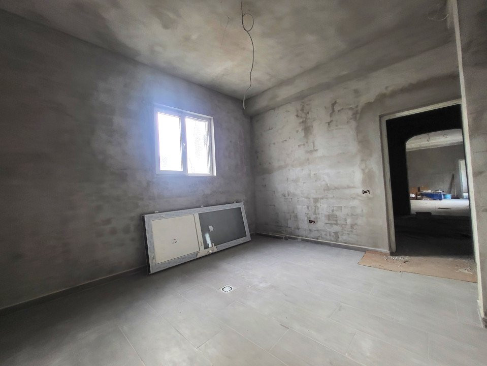 De inchiriat Spatiu comercial 310mp + 155mp curte - Giulesti