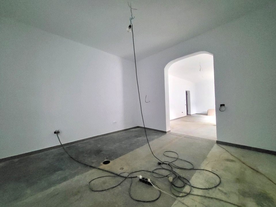 De inchiriat Spatiu comercial 310mp + 155mp curte - Giulesti
