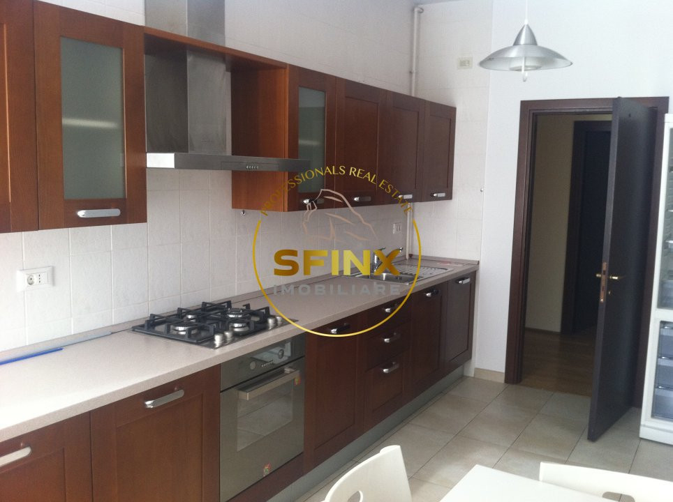 Pet friendly 4 room apartment near the park in Primaverii