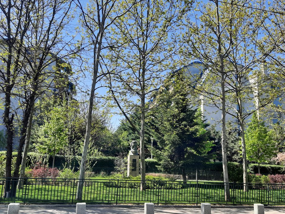 3 camere si boxa bloc de 4 etaje pe Valea Oltului langa metrou