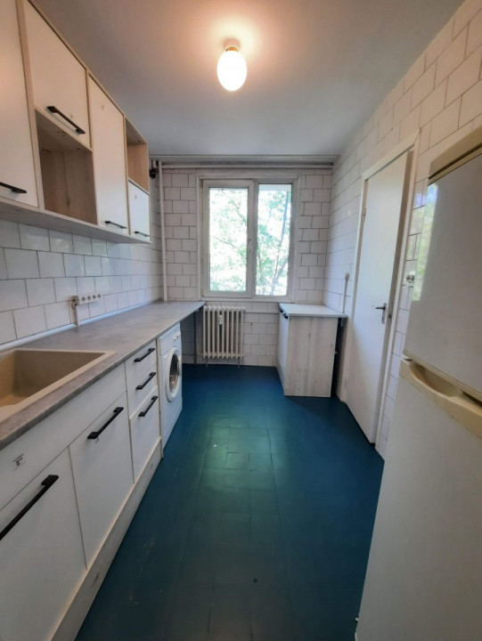 3 camere si boxa bloc de 4 etaje pe Valea Oltului langa metrou