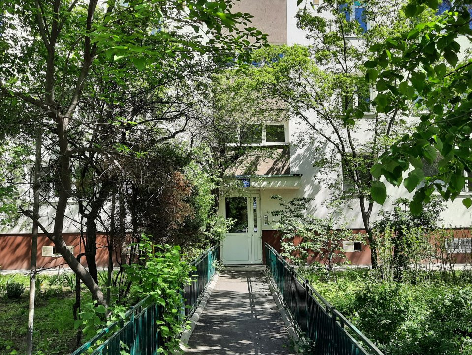 3 camere si boxa bloc de 4 etaje pe Valea Oltului langa metrou