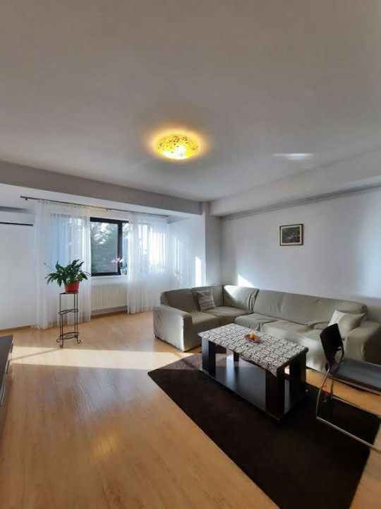 Apartament luminos cu pomi la geamuri, langa Parcul Bazilescu, loc parcare