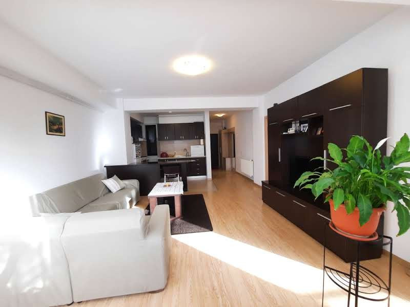 Apartament luminos cu pomi la geamuri, langa Parcul Bazilescu, loc parcare