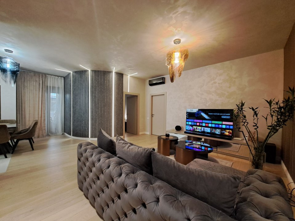 De Vanzare Apartament 3 camere Herastrau