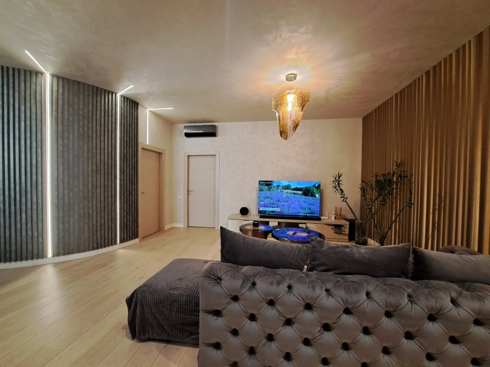 De Vanzare Apartament 3 camere Herastrau