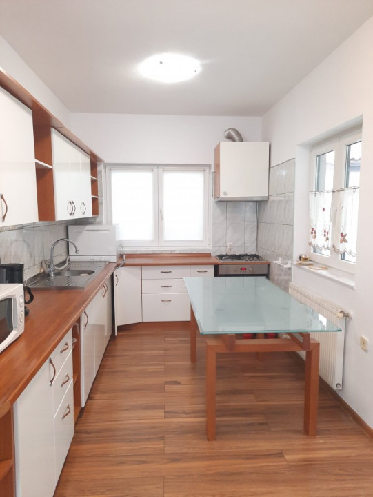 Cozy 3 bedroom villa near Bazilescu park and subway. Pet friendly!