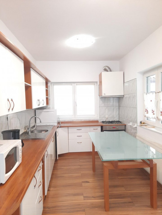 Cozy 3 bedroom villa near Bazilescu park and subway. Pet friendly!