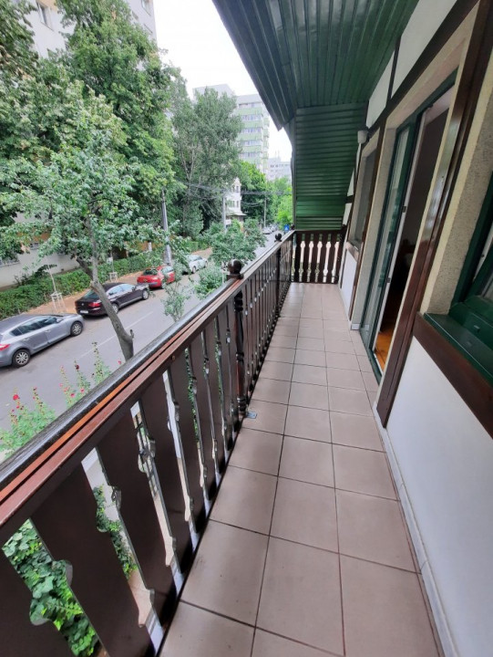 Cozy 3 bedroom villa near Bazilescu park and subway. Pet friendly!