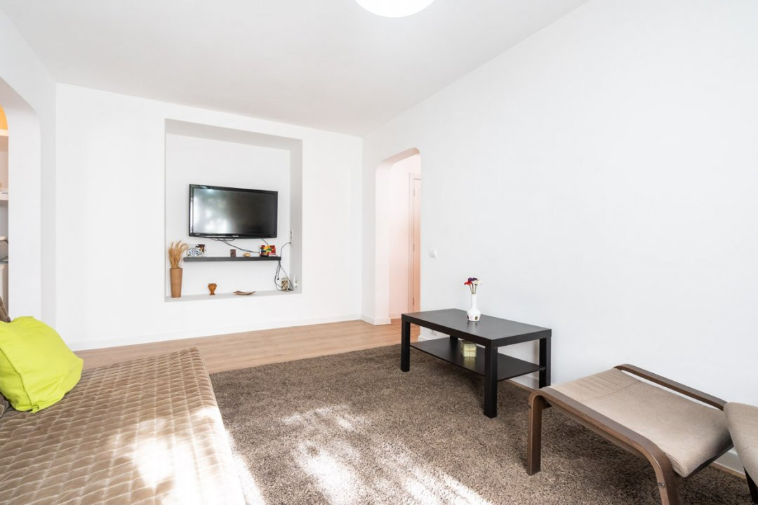 Apartament 3 camere etaj1, Teiul Doamnei, de vanzare 