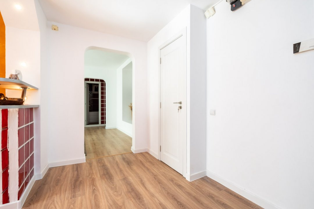 Apartament 3 camere etaj1, Teiul Doamnei, de vanzare 