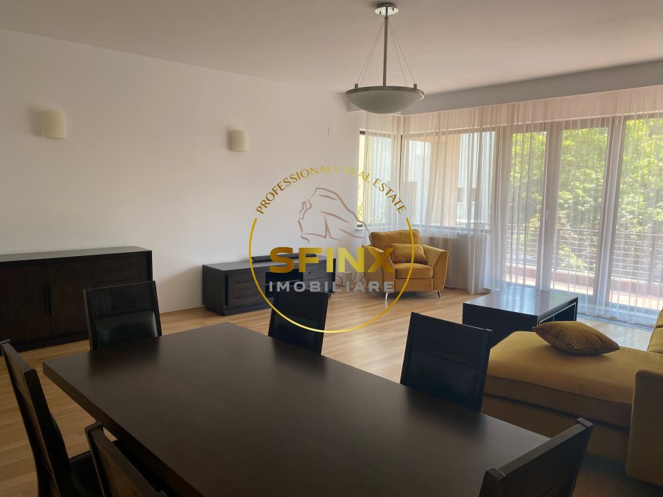 Pet friendly 4 room apartment near the park in Primaverii