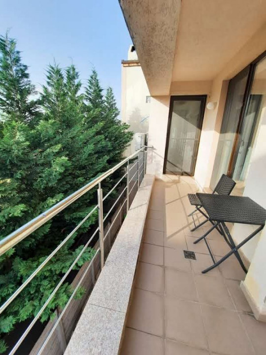 Apartamentul tau cu pomi la geamuri, linistit si luminos, cu loc de parcare.