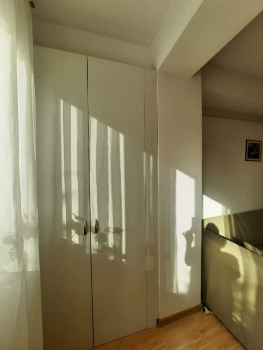 Apartamentul tau cu pomi la geamuri, linistit si luminos, cu loc de parcare.