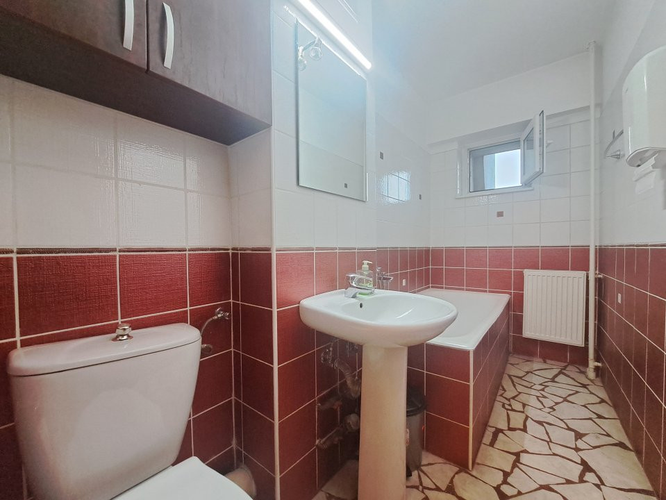 De inchiriat Apartament 4 camere Piata Victoriei Metrou